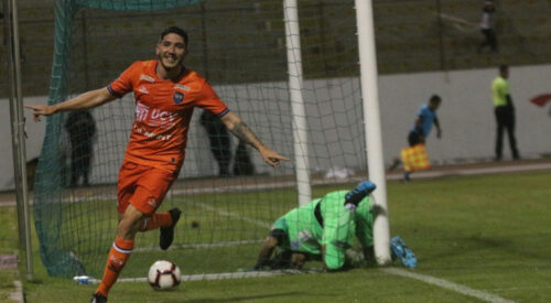 Santiago Silva fue el autor de los dos goles en la última victoria de la Universidad César Vallejo ante Melgar en Arequipa.