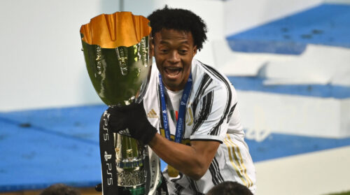 Juan Guillermo Cuadrado celebrando un título con la Juventus.