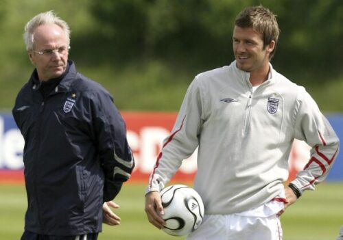 Sven-Göran Eriksson como entrenador de Inglaterra junto a David Beckham.